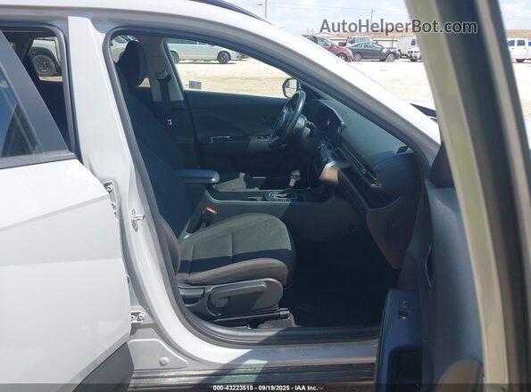 KM8HB3AB0RU083798 2024 HYUNDAI KONA Gray Vista interior delantera