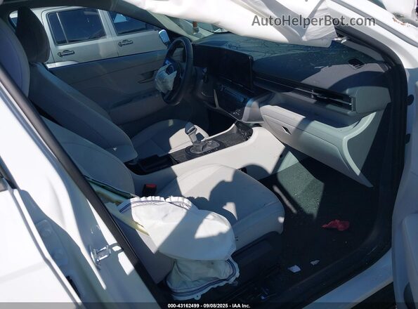 KM8HBCAB4SU342475 2025 HYUNDAI KONA White Вид салону спереду