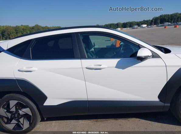 KM8HE3A33RU074674 2024 HYUNDAI KONA White Vista interior trasera