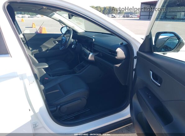 KM8HE3A33RU074674 2024 HYUNDAI KONA White Vista interior delantera