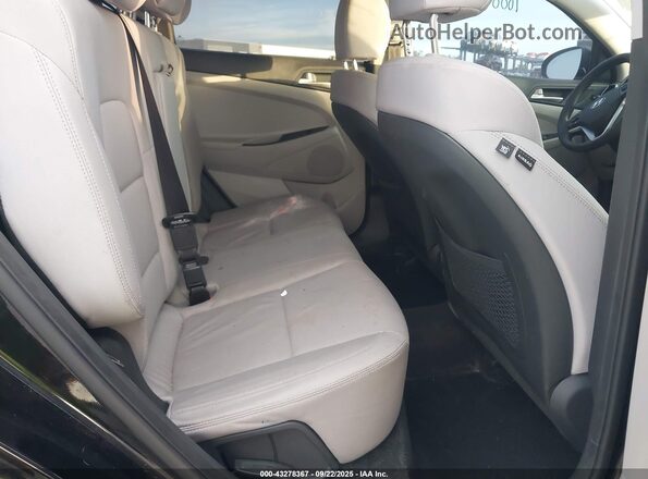KM8J33A46LU124748 2020 HYUNDAI TUCSON Black VIN sticker view