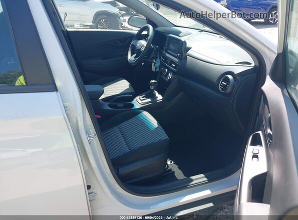 KM8K12AA8LU451663 2020 HYUNDAI KONA White Widok wnętrza z przodu
