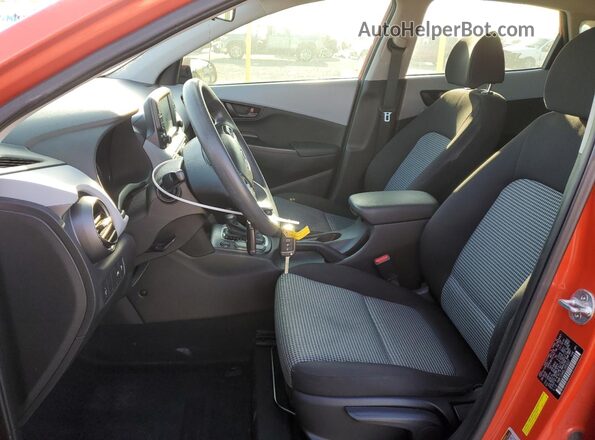 KM8K1CAA8LU553227 2020 HYUNDAI KONA Orange Вид салону спереду