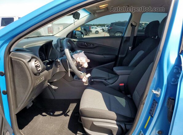 KM8K22AA6LU489552 2020 HYUNDAI KONA Blue Вид салону спереду