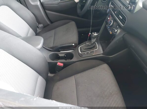 KM8K22AA8LU413265 2020 HYUNDAI KONA Серый Вид салона спереди