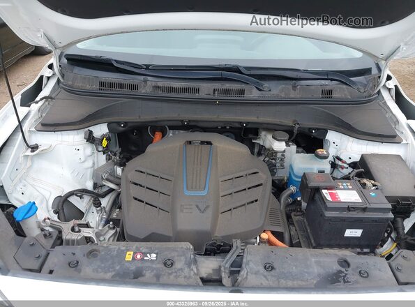 KM8K23AG2MU128573 2021 HYUNDAI KONA ELECTRIC White Widok z tyłu