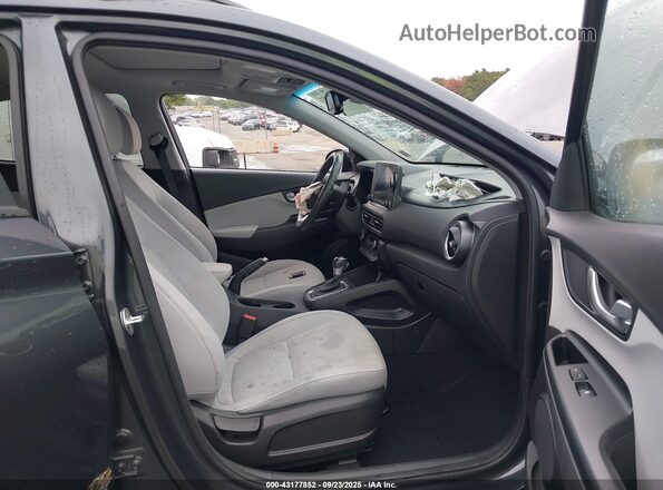 KM8K3CAB7NU858451 2022 HYUNDAI KONA Серый Вид салона спереди