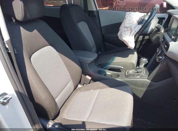 KM8K62AA0LU440786 2020 HYUNDAI KONA White წინა სალონის ხედი