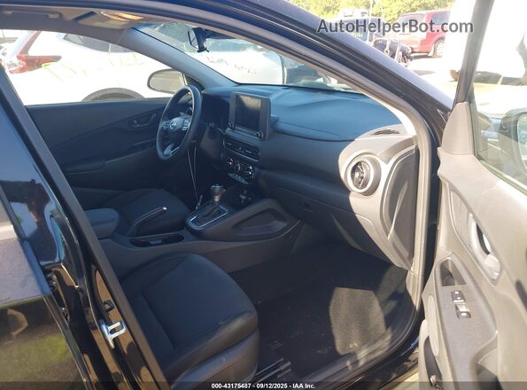 KM8K6CAB8NU889764 2022 HYUNDAI KONA Черный Вид салона спереди