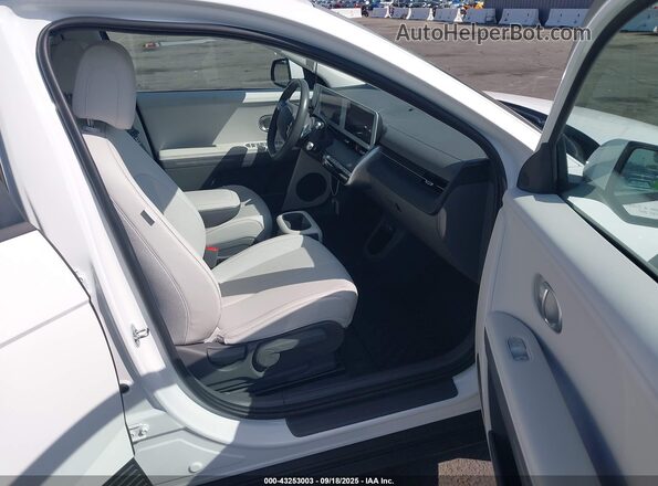 KM8KN4AE7PU166445 2023 HYUNDAI IONIQ 5 Белый Вид салона спереди