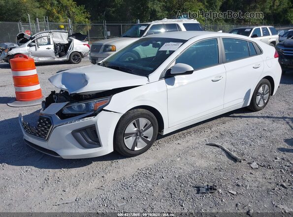 KMHC65LC9NU270208 2022 HYUNDAI IONIQ HYBRID White წინა მარცხენა ხედი სამი მეოთხედიდან