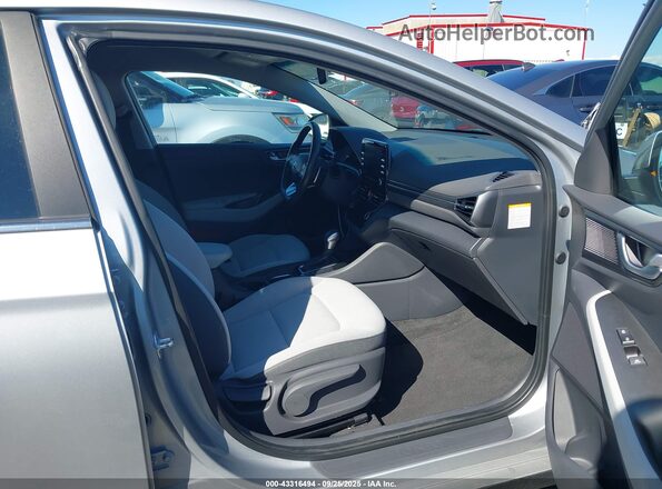 KMHC75LD0NU281748 2022 HYUNDAI IONIQ PLUG-IN HYBRID Silver წინა სალონის ხედი