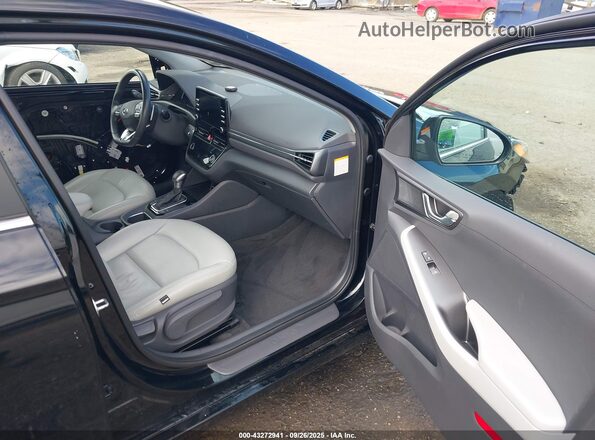 KMHC75LD9NU268643 2022 HYUNDAI IONIQ PLUG-IN HYBRID Black წინა სალონის ხედი