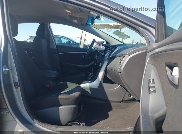 KMHD35LH3HU370981 2017 HYUNDAI ELANTRA GT Gray Widok wnętrza z przodu