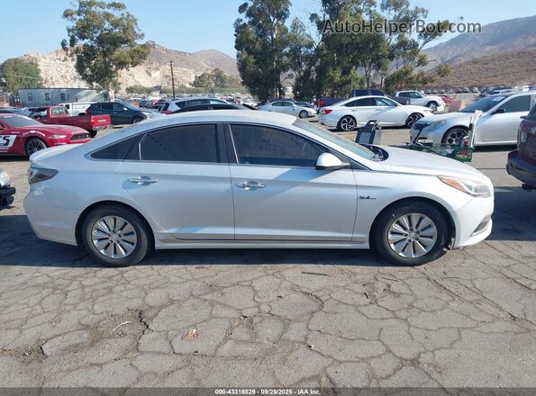 KMHE24L13HA048508 2017 HYUNDAI SONATA HYBRID Silver Rear interior view
