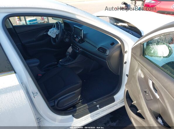KMHH35LE0JU016526 2018 HYUNDAI ELANTRA GT White 