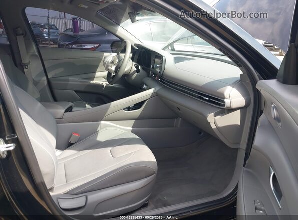 KMHLM4AJ2PU037596 2023 HYUNDAI ELANTRA HYBRID Черный Вид салона спереди