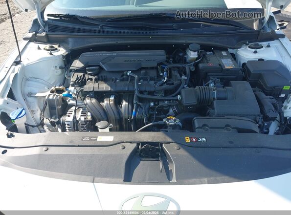 KMHLS4DG2SU945576 2025 HYUNDAI ELANTRA White Вид ззаду