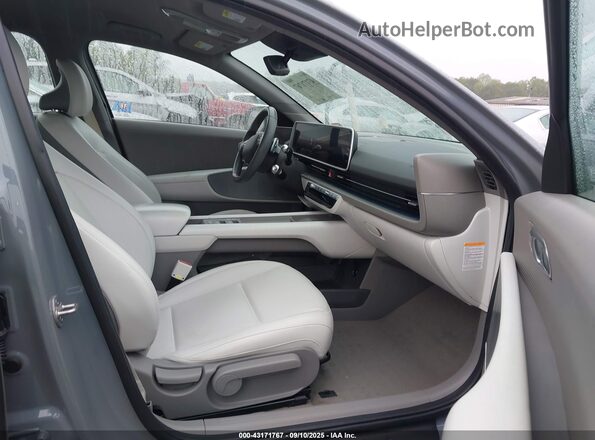 KMHM34AA1PA050445 2023 HYUNDAI IONIQ 6 Gray Widok wnętrza z przodu