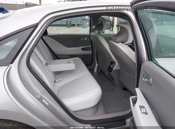 KMHM34AA6SA092313 2025 HYUNDAI IONIQ 6 Silver Widok naklejki z numerem VIN