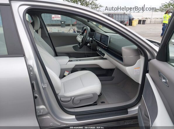 KMHM34AA6SA092313 2025 HYUNDAI IONIQ 6 Silver Widok wnętrza z przodu