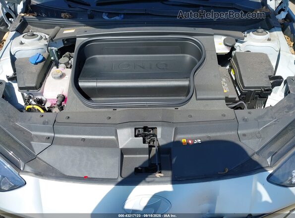 KMHM34AA7RA057399 2024 HYUNDAI IONIQ 6 Silver Vista trasera