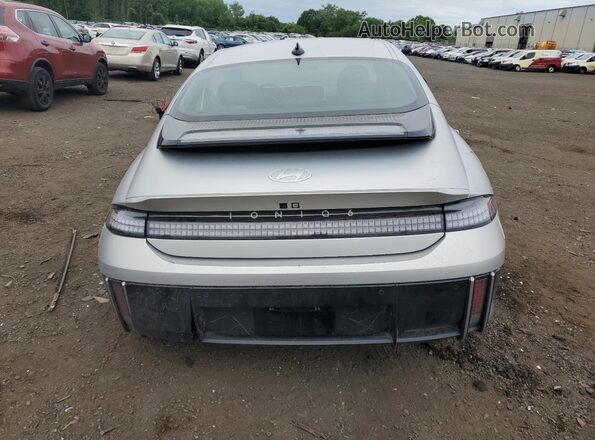 KMHM34ACXRA064445 2024 HYUNDAI IONIQ Silver Widok z tyłu