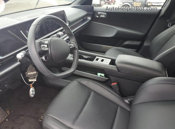 KMHM34ACXRA064445 2024 HYUNDAI IONIQ Silver Widok wnętrza z przodu