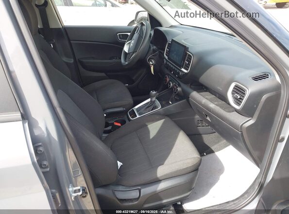 KMHRB8A31LU014300 2020 HYUNDAI VENUE Серый Вид салона спереди