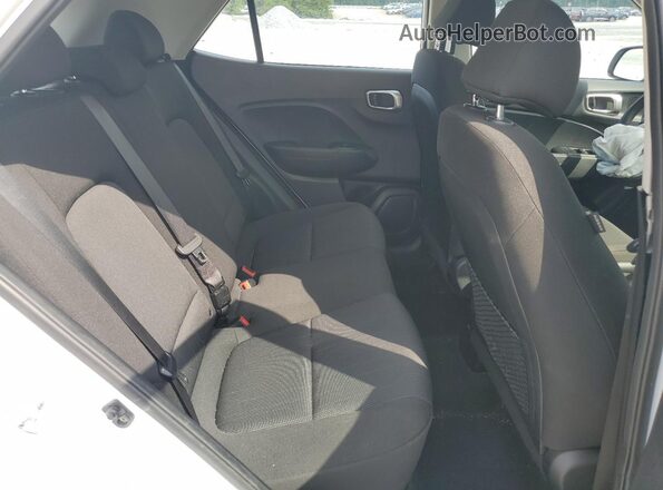 KMHRB8A33MU066190 2021 HYUNDAI VENUE White უკანა სავარძლების ხედი