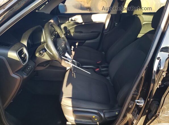 KMHRB8A33MU071230 2021 HYUNDAI VENUE Черный Вид салона спереди