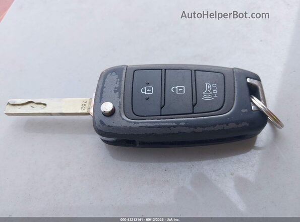 KMHRB8A37MU069934 2021 HYUNDAI VENUE Серебряный Вид панели приборов