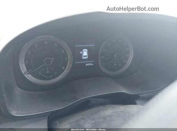KMHRB8A37MU069934 2021 HYUNDAI VENUE Серебряный Вид задних сидений