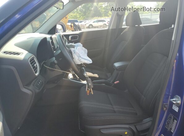 KMHRC8A31MU111978 2021 HYUNDAI VENUE Синий Вид салона спереди