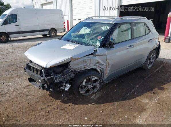 KMHRC8A32MU105588 2021 HYUNDAI VENUE Silver Vista tres cuartos delantera izquierda