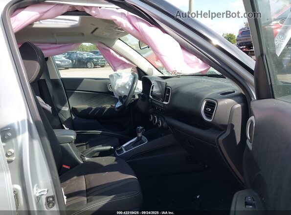 KMHRC8A32MU105588 2021 HYUNDAI VENUE Silver Vista interior delantera