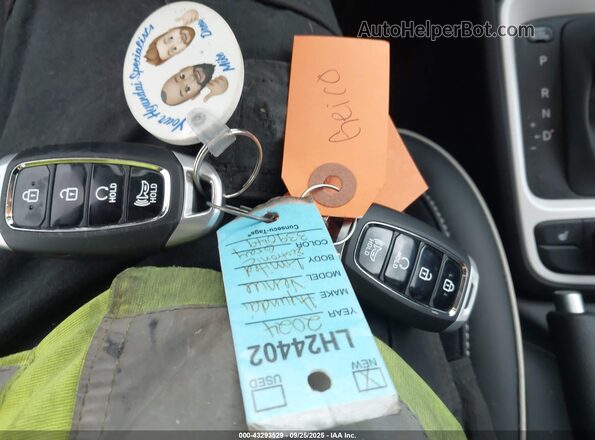 KMHRC8A33RU339049 2024 HYUNDAI VENUE Gray Widok deski rozdzielczej