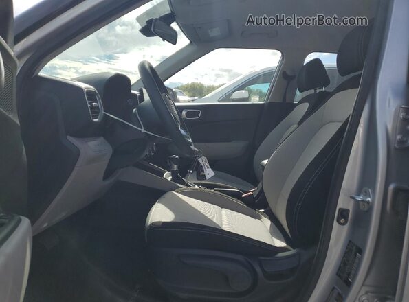 KMHRC8A37LU019773 2020 HYUNDAI VENUE Silver Front interior view