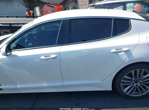KNAE15LA2J6041245 2018 KIA STINGER White 