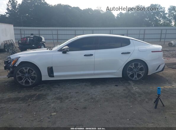 KNAE15LA2L6083062 2020 KIA STINGER White Սալոնի 360 աստիճան տեսք