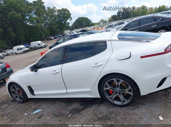 KNAE35LC0L6079667 2020 KIA STINGER White Սալոնի 360 աստիճան տեսք
