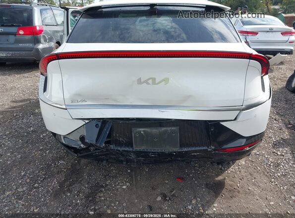 KNDC3DLC7N5076195 2022 KIA EV6 White 