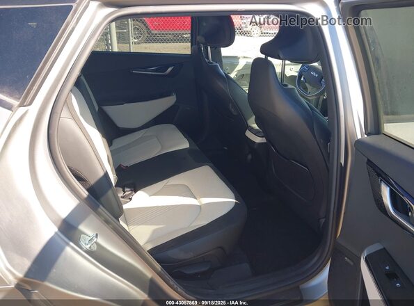 KNDC4DLC0N5056769 2022 KIA EV6 Silver Vista de la etiqueta del VIN