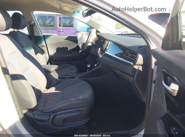 KNDCB3LC0L5399725 2020 KIA NIRO Silver Вид салону спереду