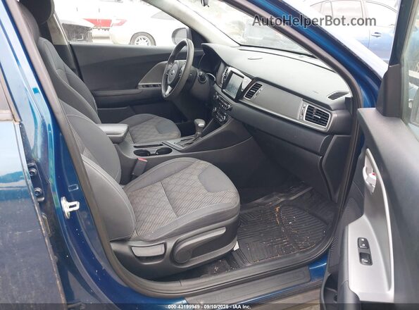 KNDCB3LC6J5175095 2018 KIA NIRO Blue Вид салону спереду