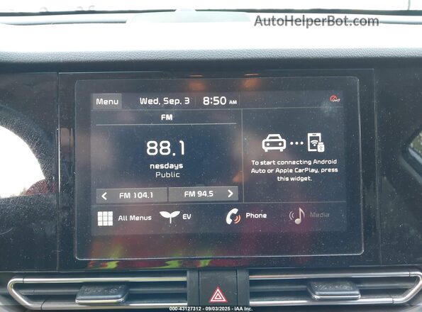 KNDCC3LG2M5105792 2021 KIA NIRO Silver 