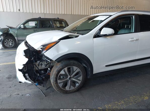 KNDCE3LG2N5124970 2022 KIA NIRO EV White Front view