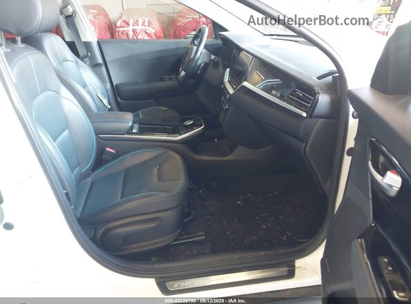 KNDCE3LG2N5124970 2022 KIA NIRO EV White Front interior view