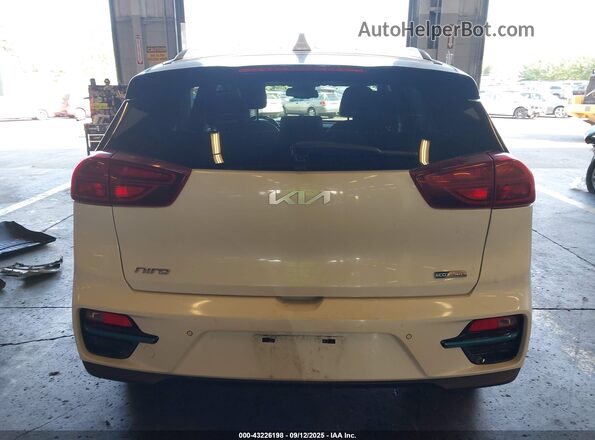KNDCE3LG2N5124970 2022 KIA NIRO EV White 
