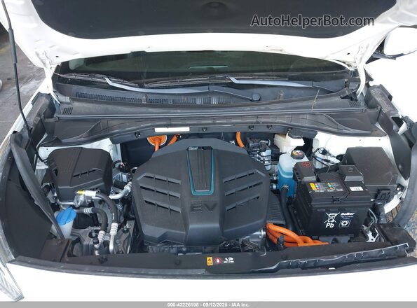 KNDCE3LG2N5124970 2022 KIA NIRO EV White Rear view